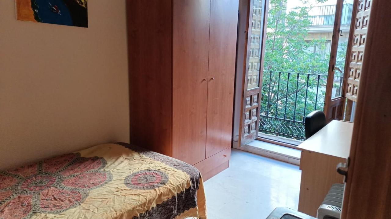 Single Room In Center Of Granada Exterior photo